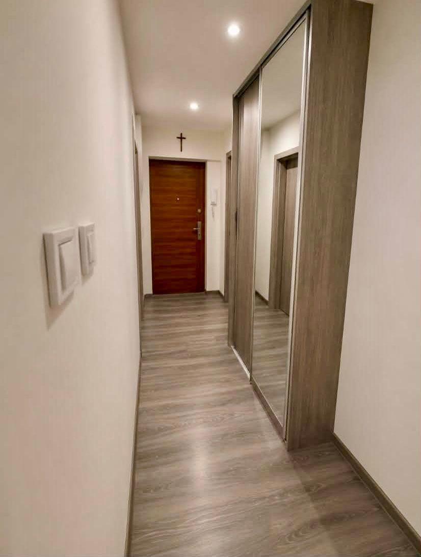 TOP lokalita pri námestí | 2-izbový byt 56,5 m² | Kompletná rekonštrukcia | Zariadený - fotografia 8
