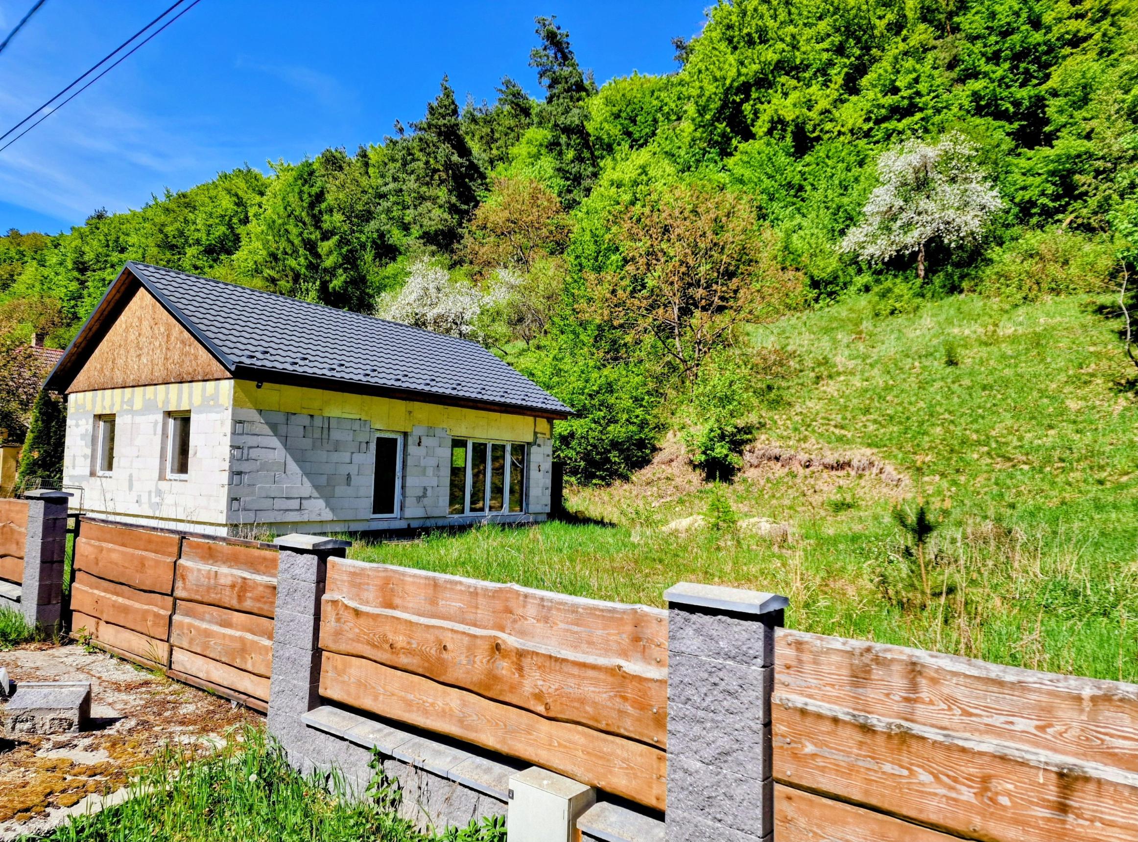 RODINNÝ DOM V OBCI HOLLOHÁZA – bývanie pri lese len pár minút od Košíc - fotografia 18