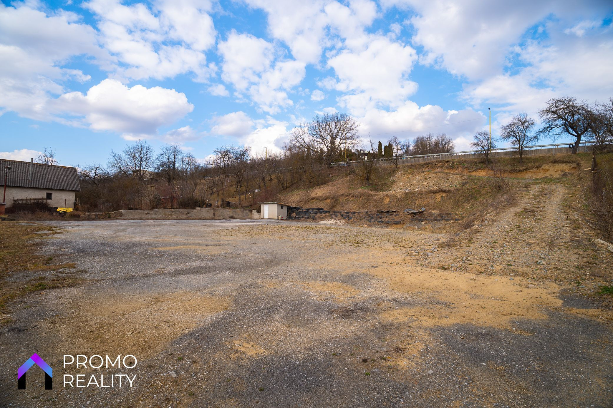 VEĽKORYSÝ POZEMOK S POTENCIÁLOM V BERTOTOVCIACH - 10 MINÚT OD PREŠOVA - fotografia 8