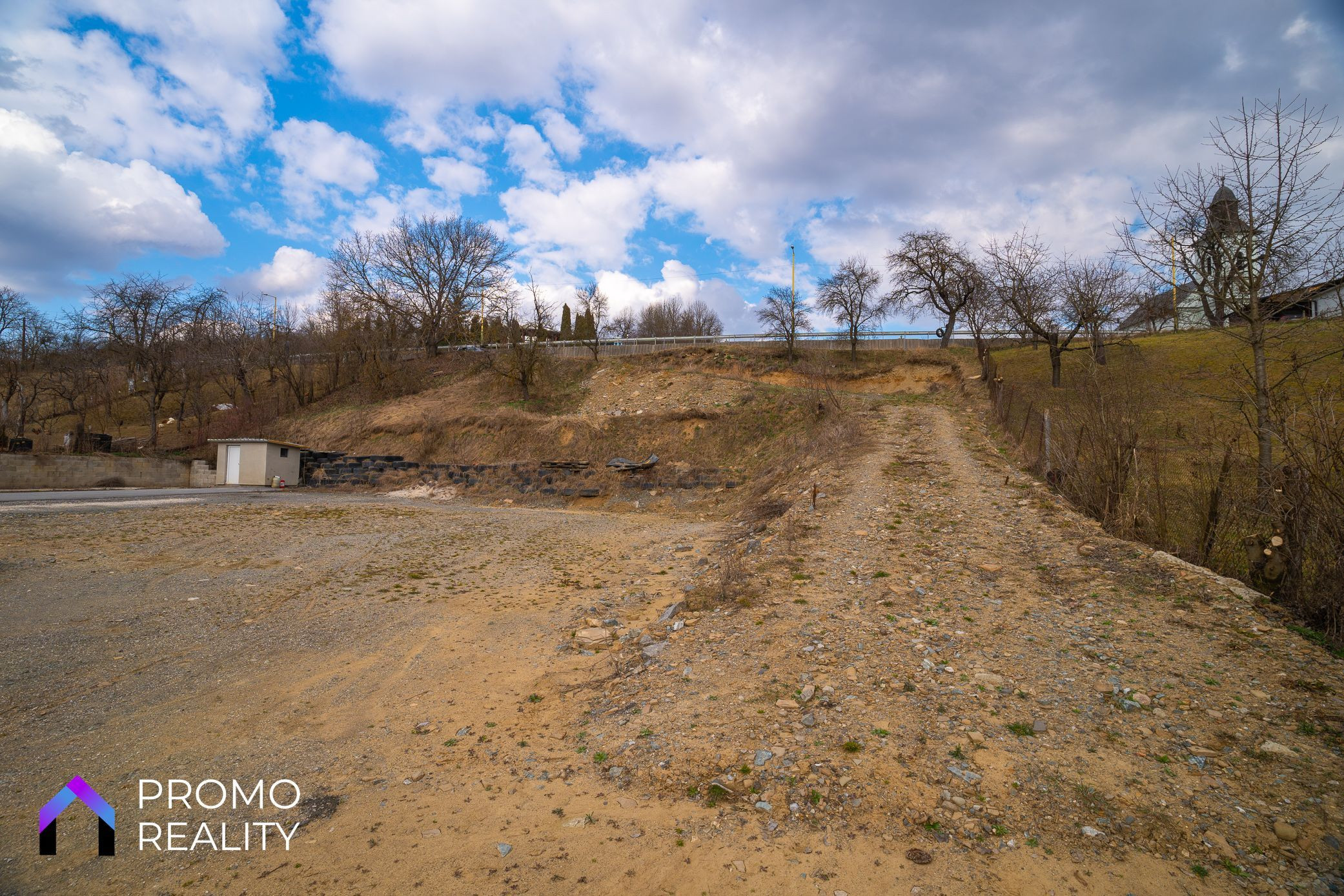 VEĽKORYSÝ POZEMOK S POTENCIÁLOM V BERTOTOVCIACH - 10 MINÚT OD PREŠOVA - fotografia 8