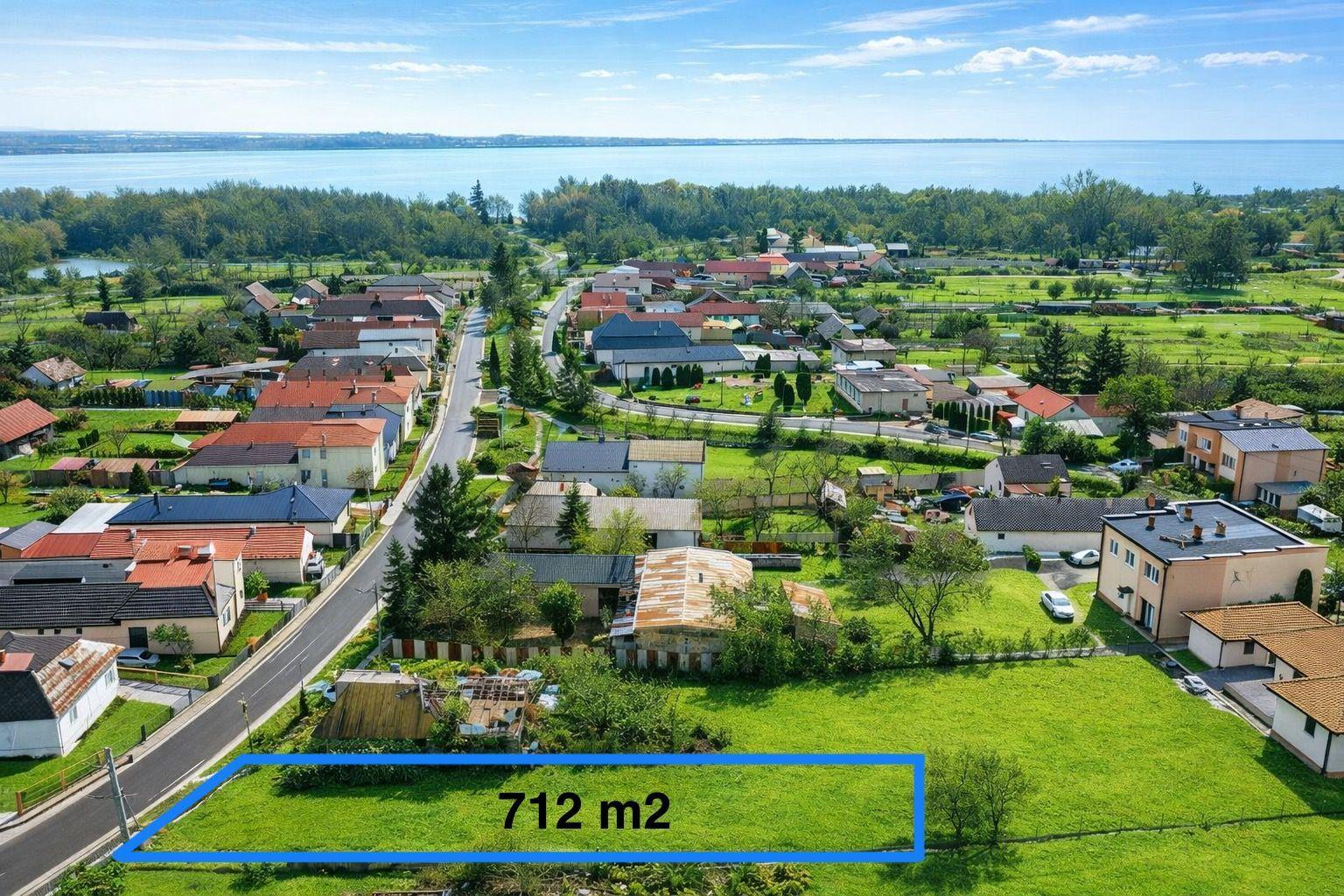Stavebný pozemok v centre obce Kusín – Zemplínska Šírava - fotografia 3
