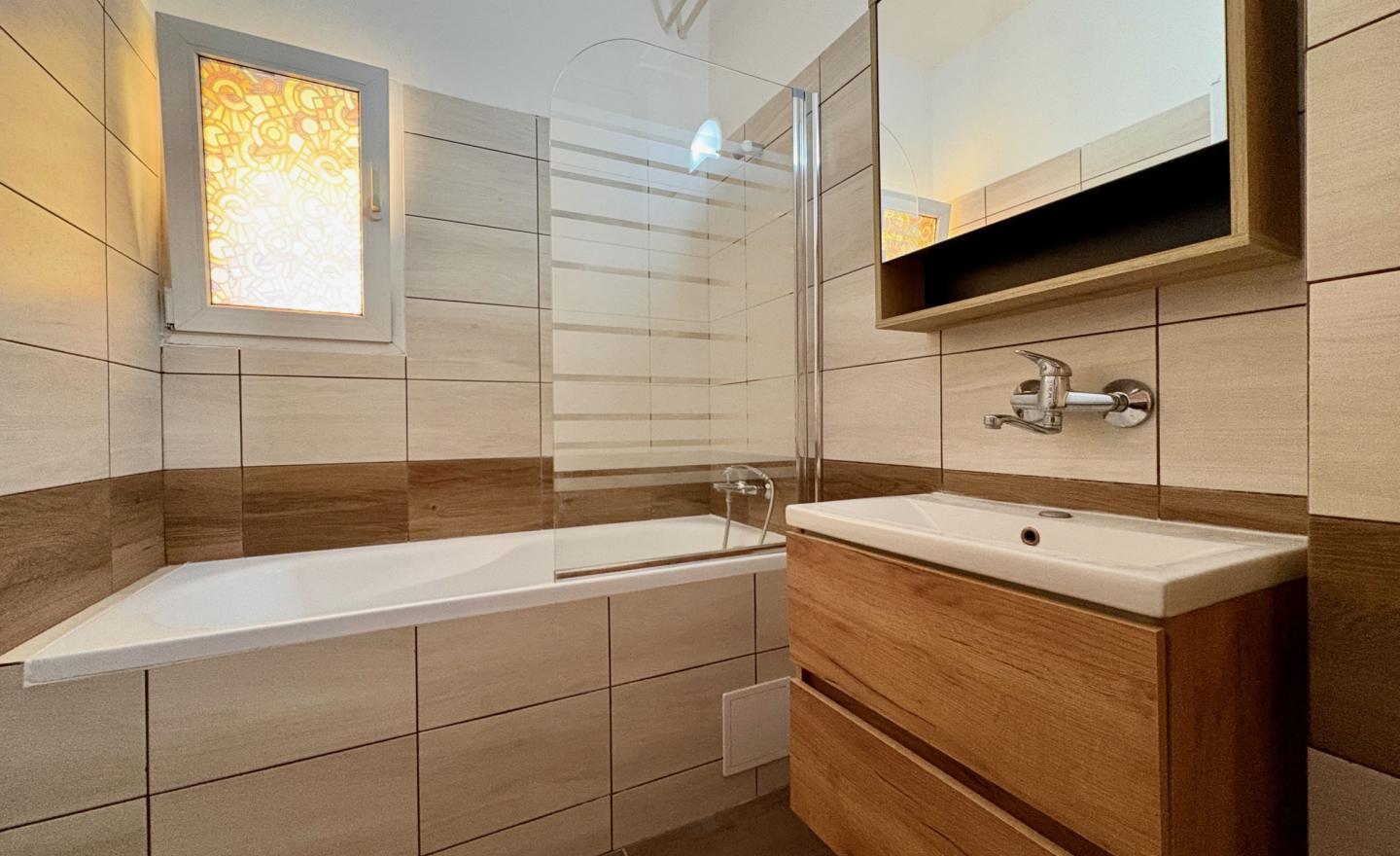 3-IZBOVÝ BYT 90m2+LODŽIA BALKÓN PARKOVANIE  PREŠOV - fotografia 9