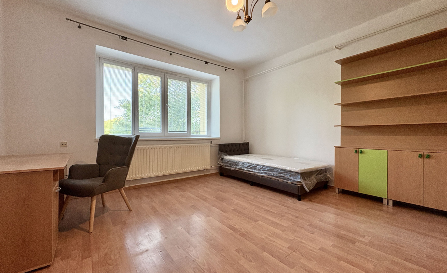 3-IZBOVÝ BYT 90m2+LODŽIA BALKÓN PARKOVANIE  PREŠOV - fotografia 2