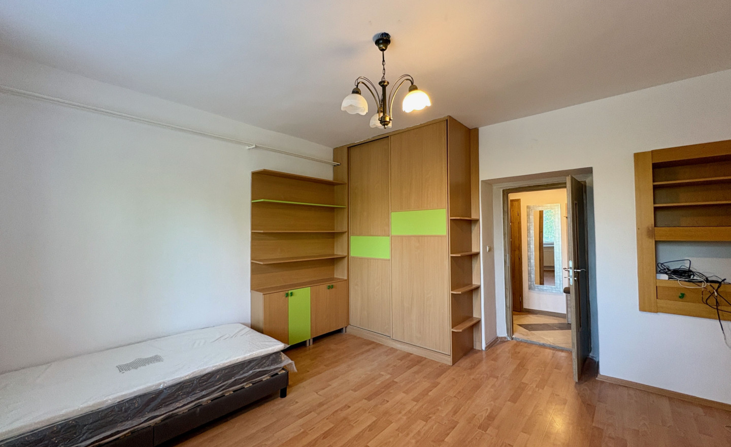 3-IZBOVÝ BYT 90m2+LODŽIA BALKÓN PARKOVANIE  PREŠOV - fotografia 3