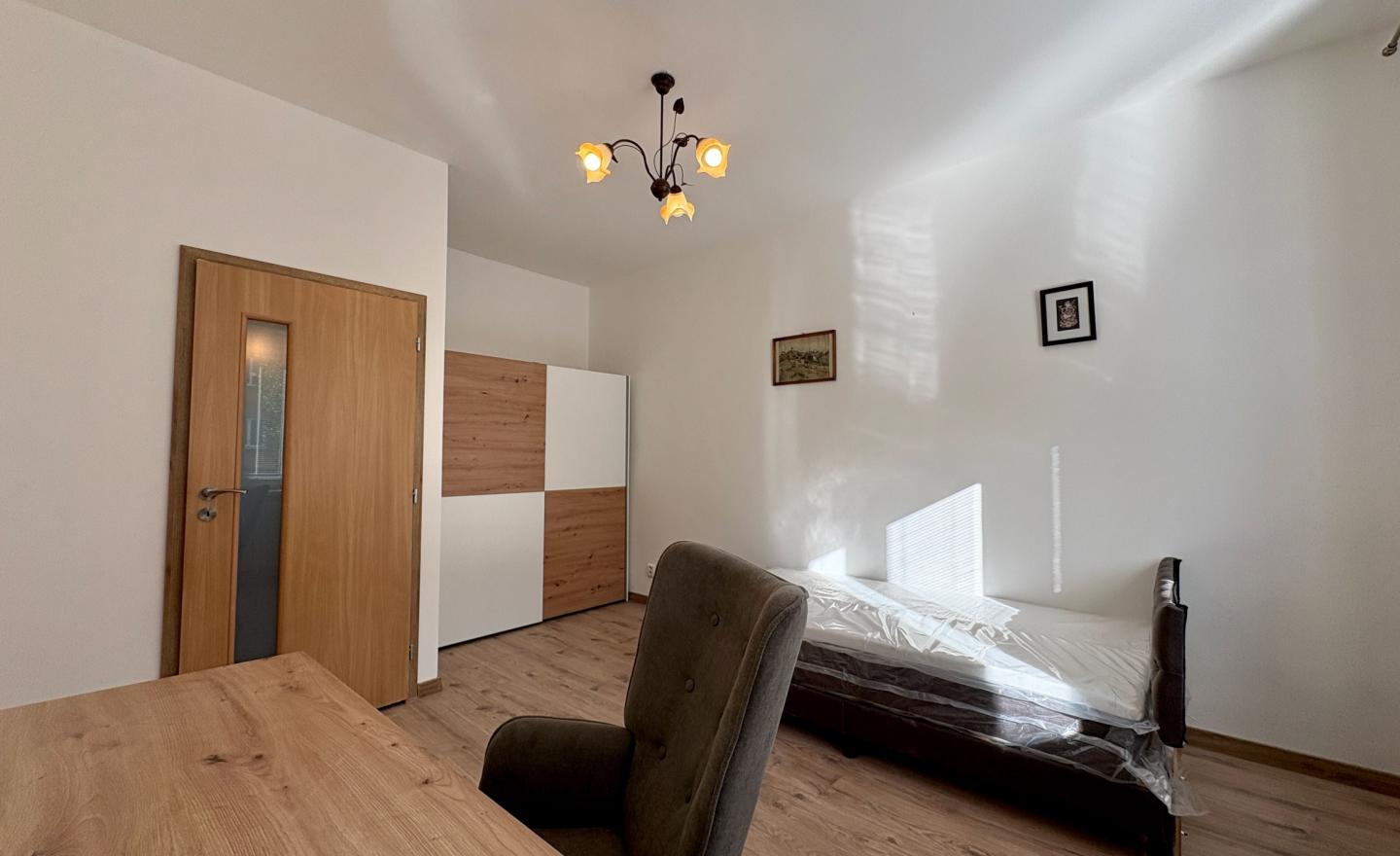 3-IZBOVÝ BYT 90m2+LODŽIA BALKÓN PARKOVANIE  PREŠOV - fotografia 7