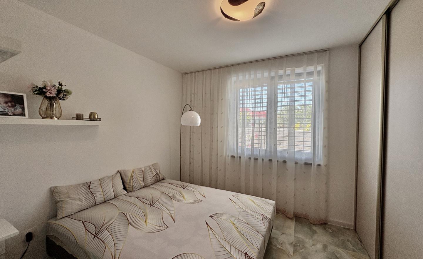 MODERNÁ NOVOSTAVBA  zariadený 4-izbový rodinný dom, Mostová - fotografia 11