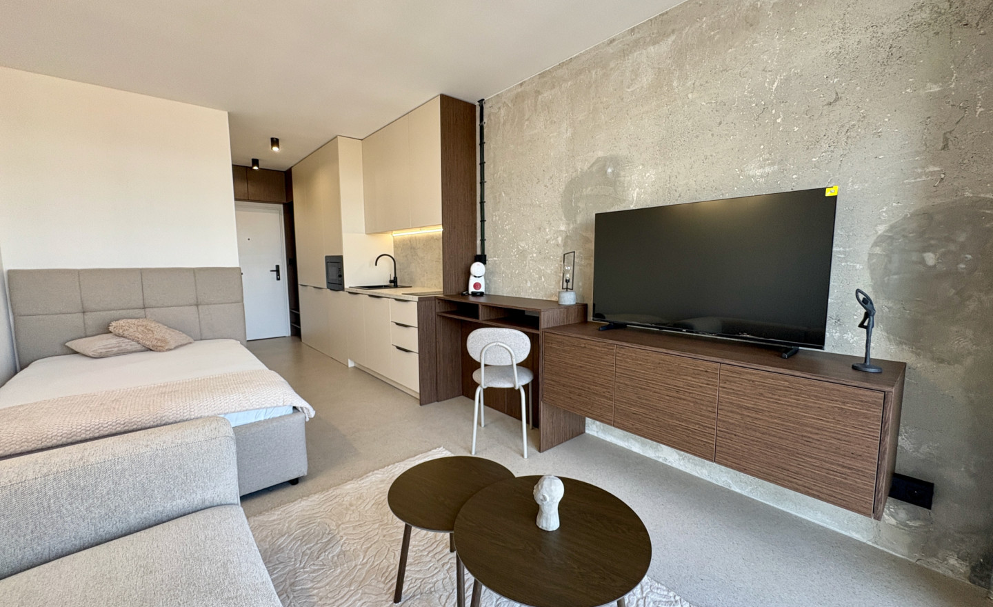 🏡 MODERNÝ 1-IZBOVÝ BYT S LODŽIOU | KOSMALT, KOŠICE – TERASA - fotografia 1
