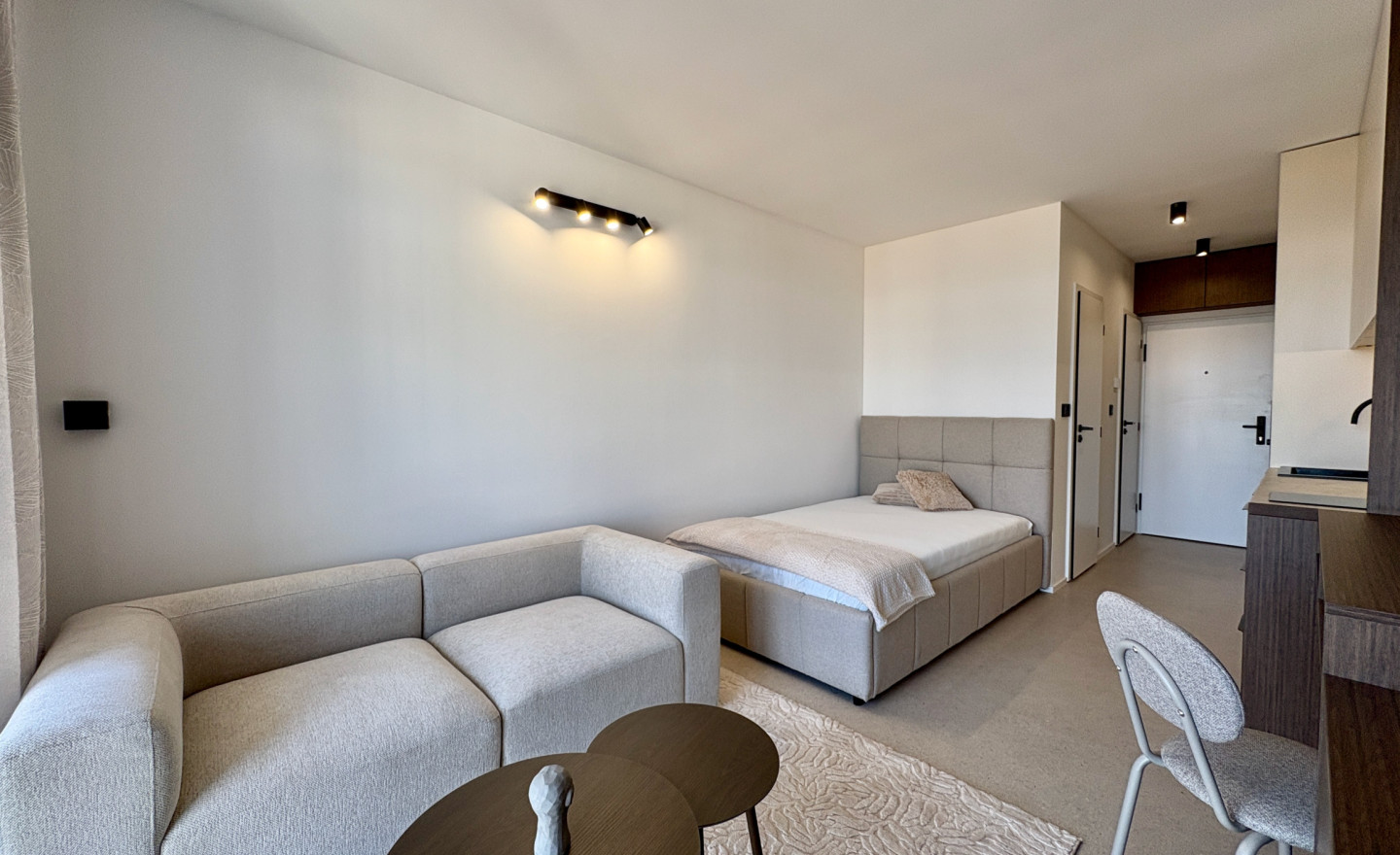 🏡 MODERNÝ 1-IZBOVÝ BYT S LODŽIOU | KOSMALT, KOŠICE – TERASA - fotografia 2