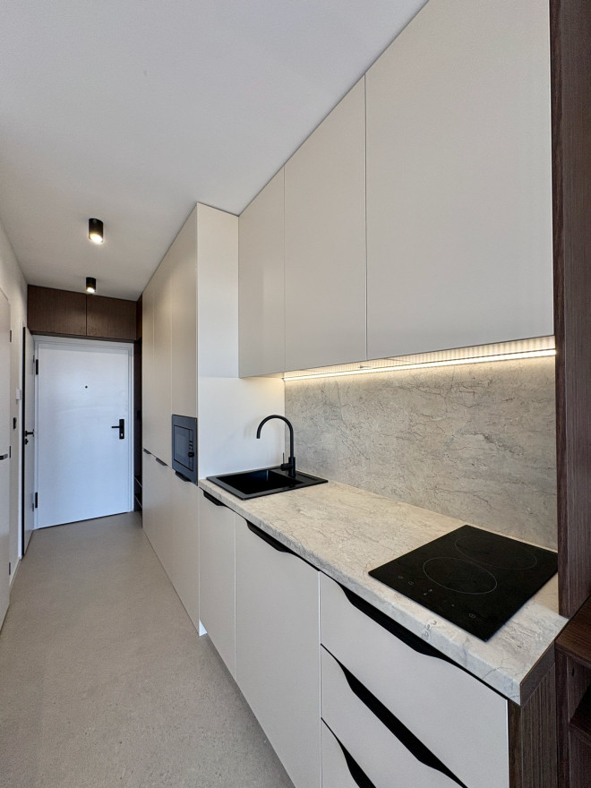 🏡 MODERNÝ 1-IZBOVÝ BYT S LODŽIOU | KOSMALT, KOŠICE – TERASA - fotografia 4