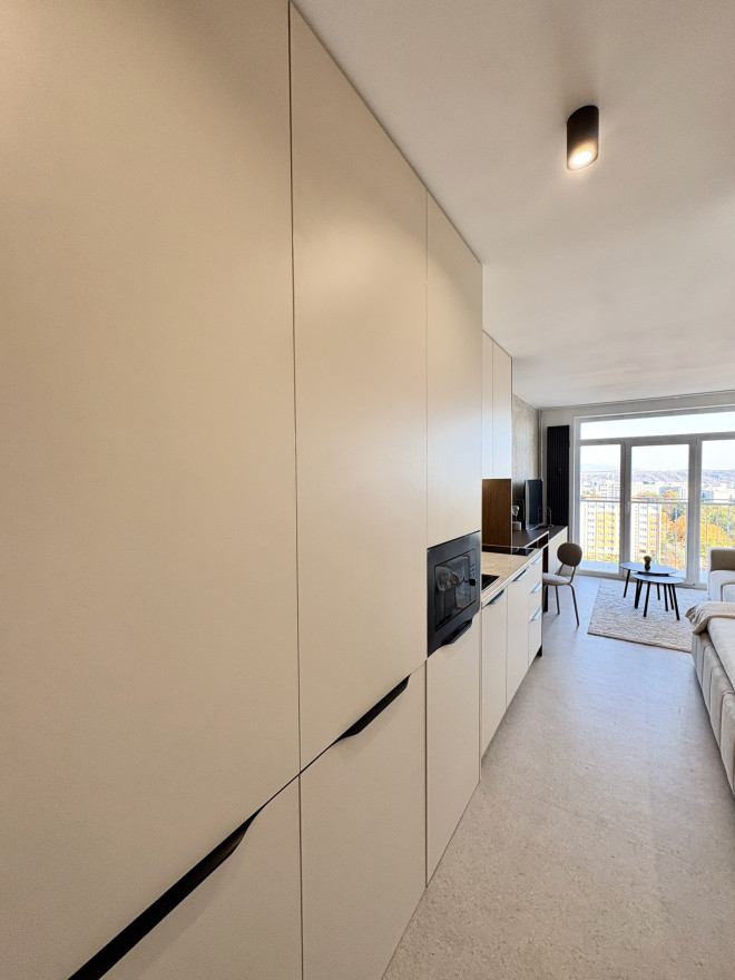 🏡 MODERNÝ 1-IZBOVÝ BYT S LODŽIOU | KOSMALT, KOŠICE – TERASA - fotografia 5