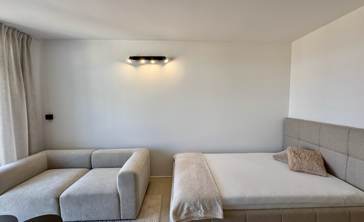 🏡 MODERNÝ 1-IZBOVÝ BYT S LODŽIOU | KOSMALT, KOŠICE – TERASA - fotografia 7