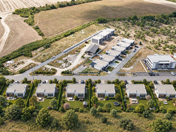 POZEMOK S POTENCIÁLOM BUDÚCEJ VÝSTAVBY RODINNÝCH DOMOV | 10 000 m² | TRNAVA PRI LABORCI