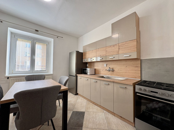 3-IZBOVÝ BYT 90m2+LODŽIA BALKÓN PARKOVANIE  PREŠOV