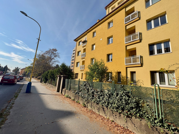3-IZBOVÝ BYT 90m2+LODŽIA BALKÓN PARKOVANIE  PREŠOV