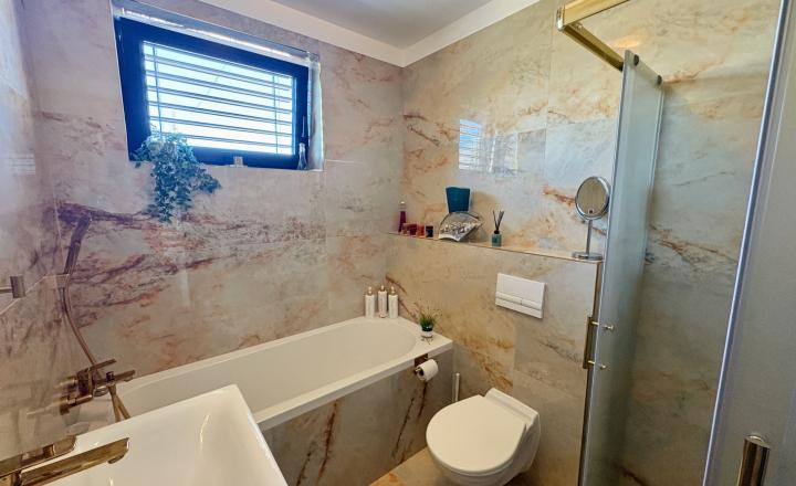 Novostavba – zariadený 4 izbový rodinný dom v obci Mostová okr. Galanta - fotografia 17