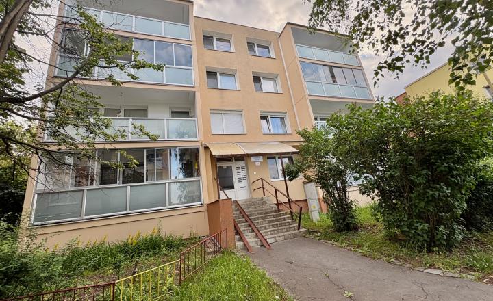 Zariadený 2-izbový byt s veľkou lodžiou na Uherovej ulici, Košice – Terasa - fotografia 10